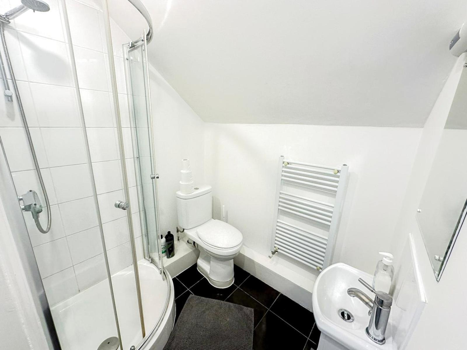 Lovely 3 Bedroom Maisonette With Private Roof Terrace In Hammersmith London Eksteriør billede