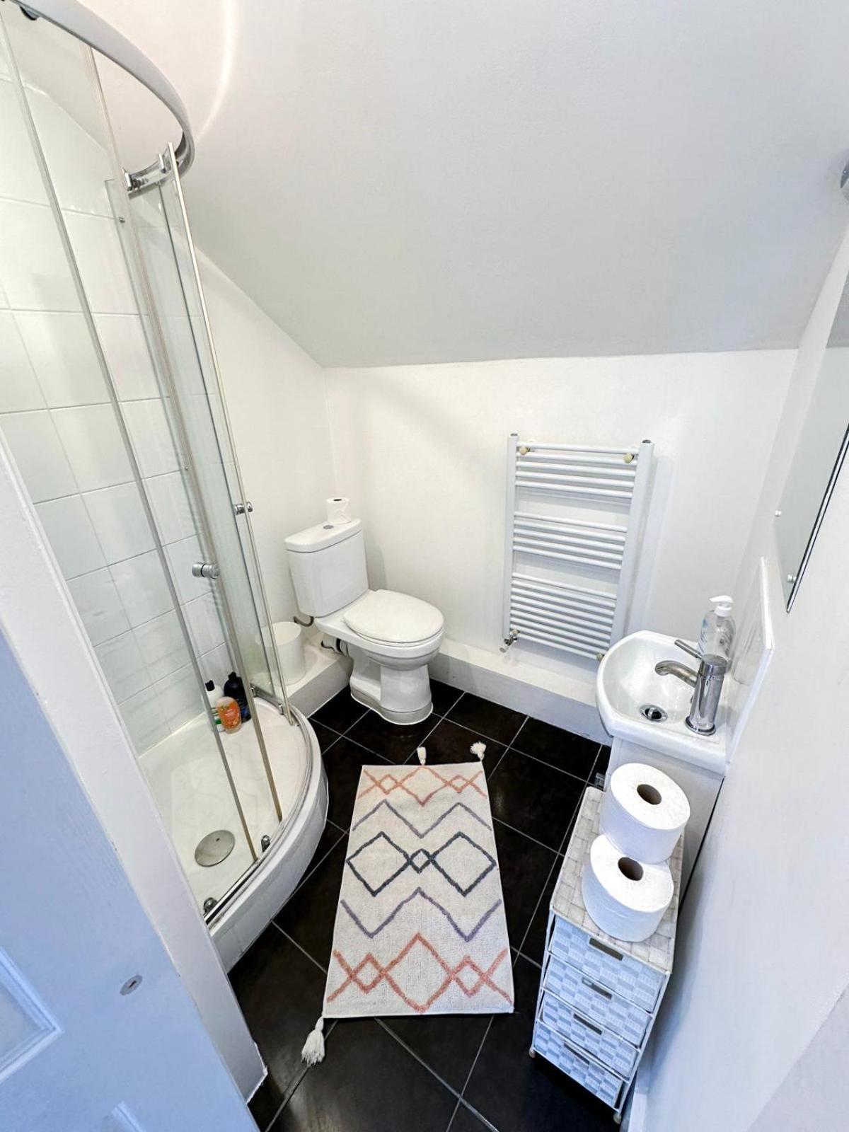 Lovely 3 Bedroom Maisonette With Private Roof Terrace In Hammersmith London Eksteriør billede