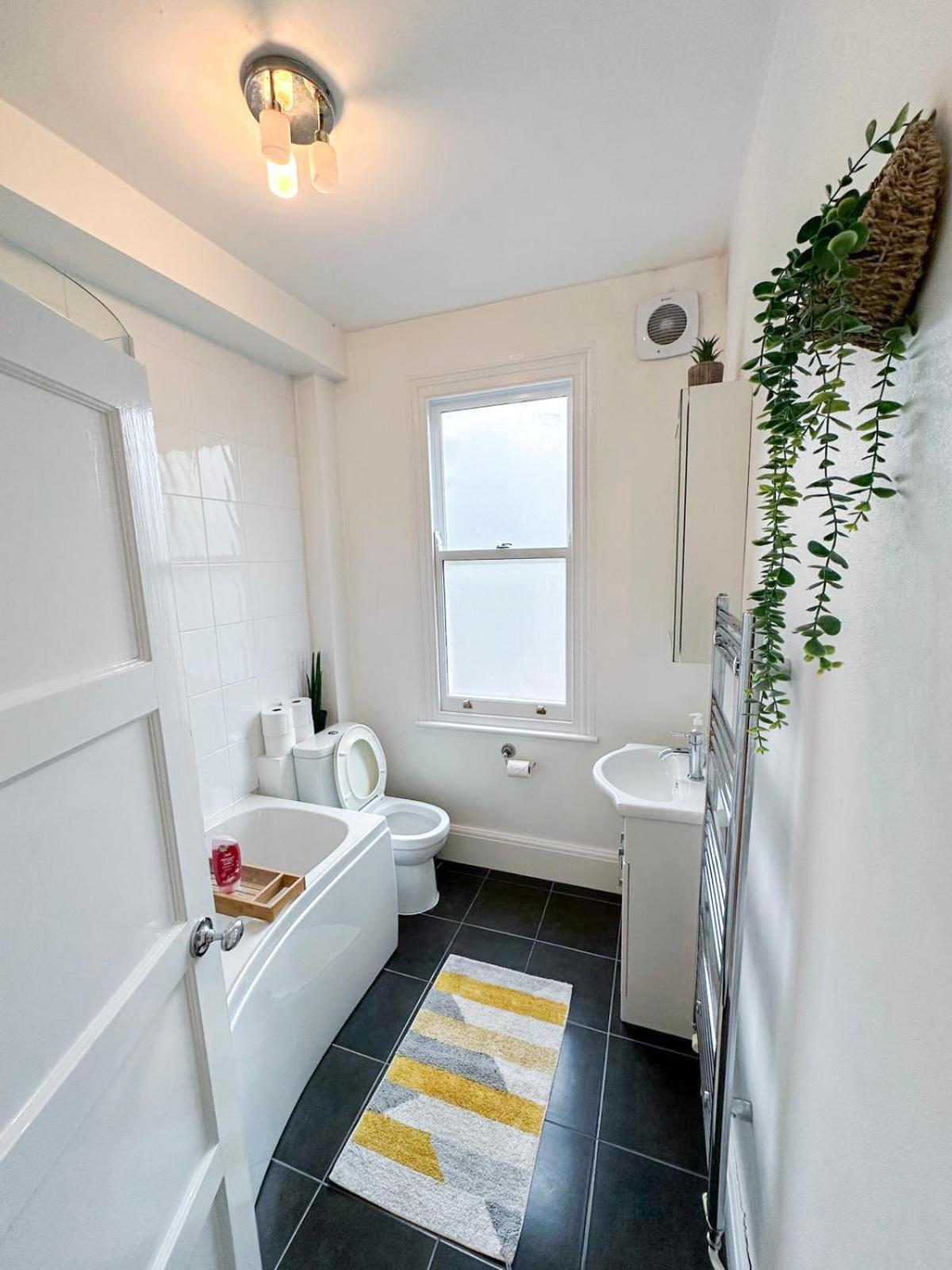 Lovely 3 Bedroom Maisonette With Private Roof Terrace In Hammersmith London Eksteriør billede